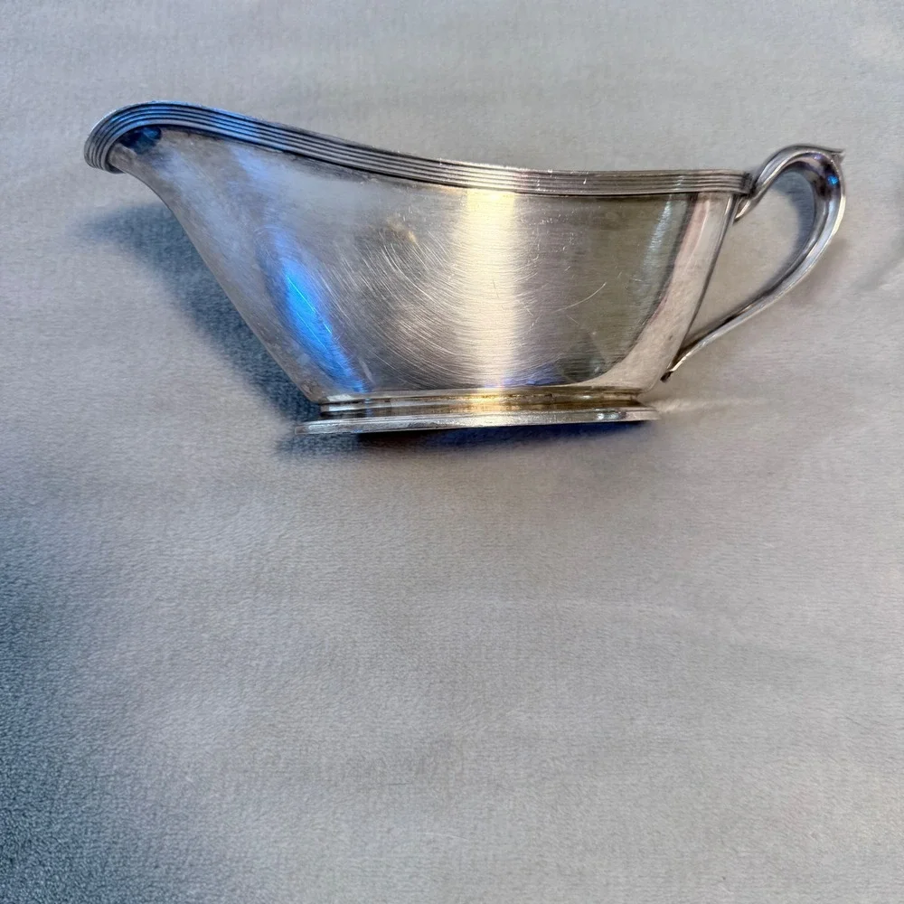 Vintage Oneida Community Par Plate Silverplate Gravy Boat Sauce Boat Reeded Rim
